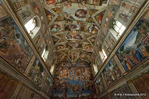 Dạo quanh Vatican: Chuyến tham quan sẽ đưa bạn đi qua nh&agrave; nguyện Sistine, nh&agrave; thờ th&aacute;nh Peter, ph&ograve;ng triển l&atilde;m Raphael&hellip; v&agrave; những nơi nổi tiếng kh&aacute;c. Bạn sẽ được tận hưởng cảm gi&aacute;c tuyệt vời khi đi qua một h&agrave;ng người nối đu&ocirc;i nhau tưởng chừng như d&agrave;i v&ocirc; tận. Khi đi theo c&aacute;c nh&oacute;m kh&ocirc;ng qu&aacute; 20 người, n&ecirc;n c&oacute; một hướng dẫn vi&ecirc;n để được cung cấp đầy đủ th&ocirc;ng tin về lịch sử v&agrave; t&ocirc;n gi&aacute;o của c&aacute;c c&ocirc;ng tr&igrave;nh đồ sộ.